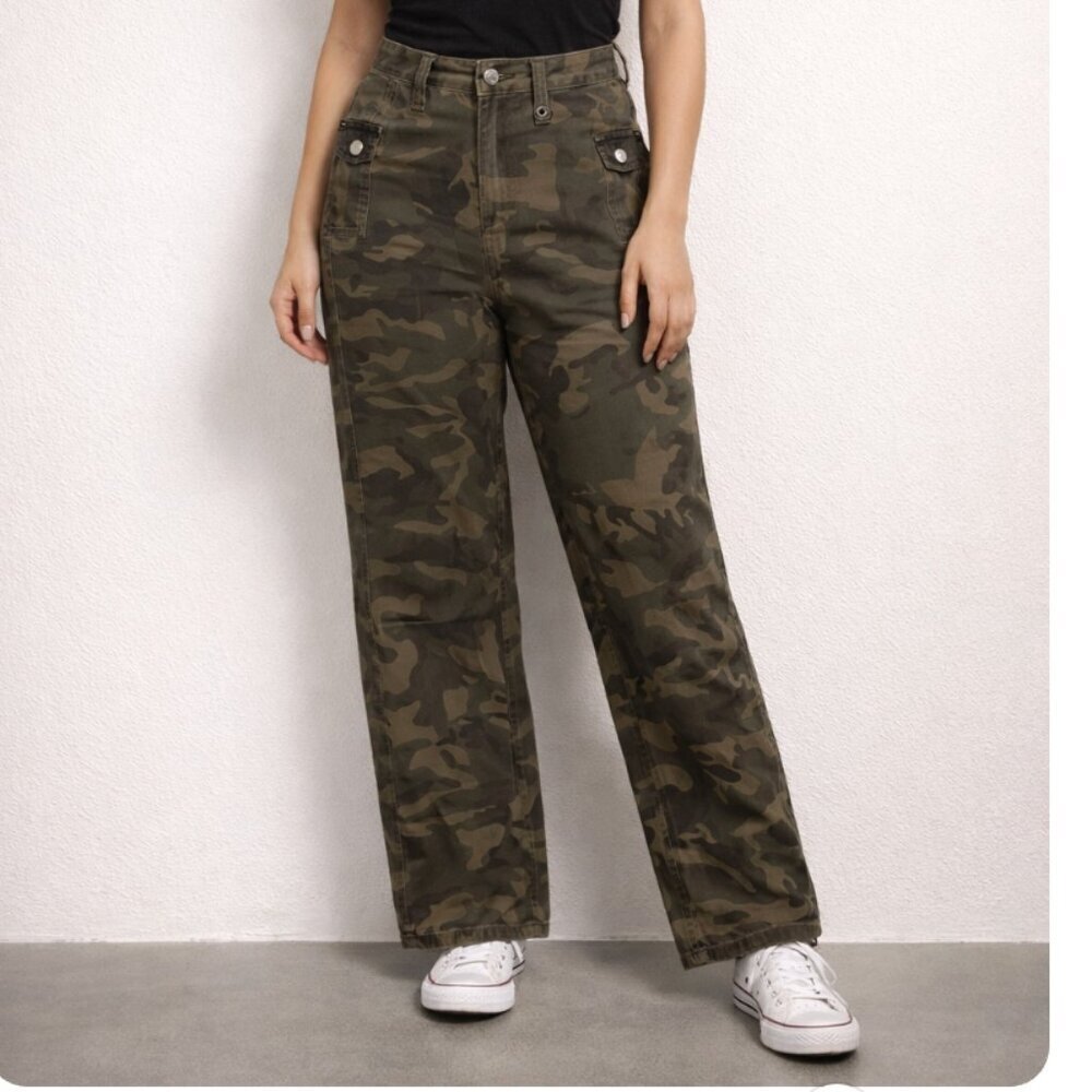 Edikted High Rise Camo Straight Leg Pants Women’s XS Trendy Streetwear